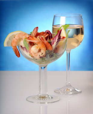 Deniz ürünleri ve beyaz şarap