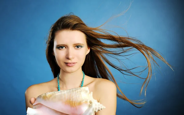 Girl with shell — Stock Photo, Image