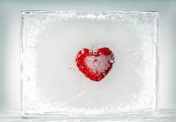 Замёрзшее сердце — стоковое фото