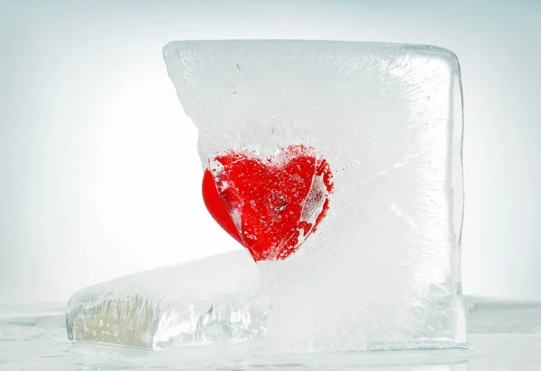 Замёрзшее сердце — стоковое фото