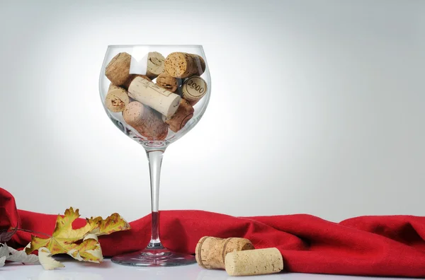 Glas mit Weinkorken — Stockfoto