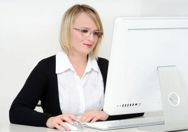 Frau mit Computer — Stockfoto