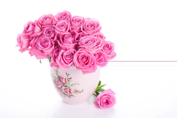 Różowe róże w wazonie — Zdjęcie stockowe