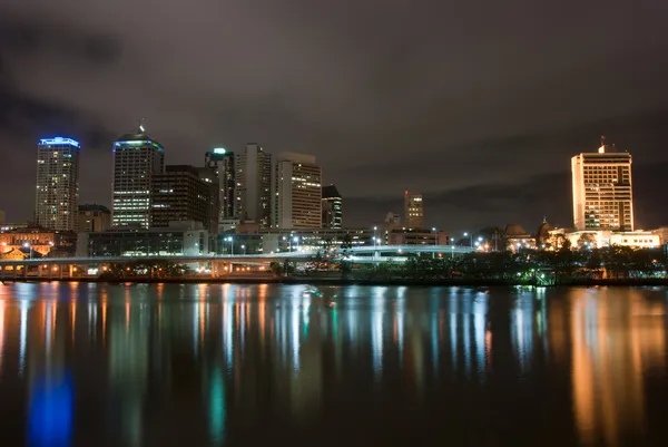 Ciudad de Brisbane en la noche - queensland - australia — Foto de Stock