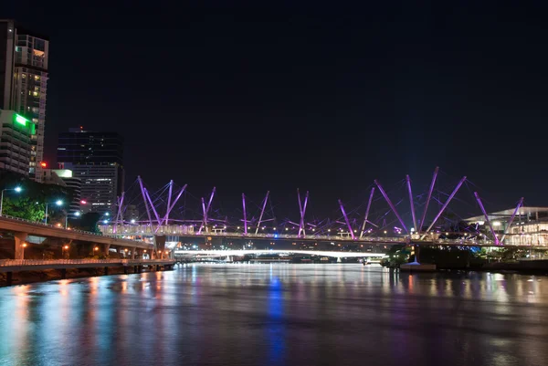 澳大利亚城市-kurilpa 大桥夜景--昆士兰州布里斯班 — 图库照片
