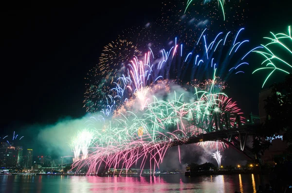 Πυροτεχνήματα Nye παραμονή της Πρωτοχρονιάς λιμάνι του Σύδνεϋ — Φωτογραφία Αρχείου