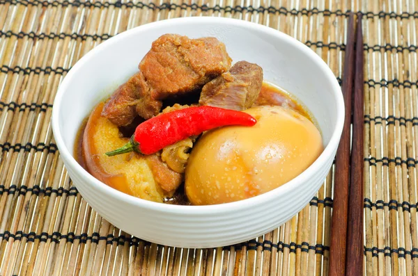 越南猪肉炖坚硬的水煮蛋 — 图库照片