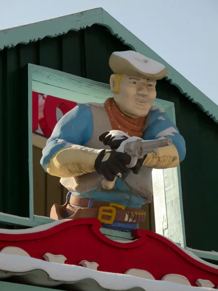 Estátua de um cowboy com uma arma — Fotografia de Stock