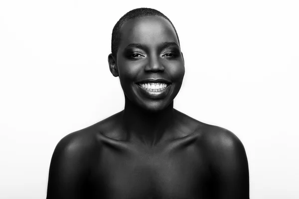 Negro africano joven sexy modelo estudio retrato aislado blanco negro —  Fotos de Stock
