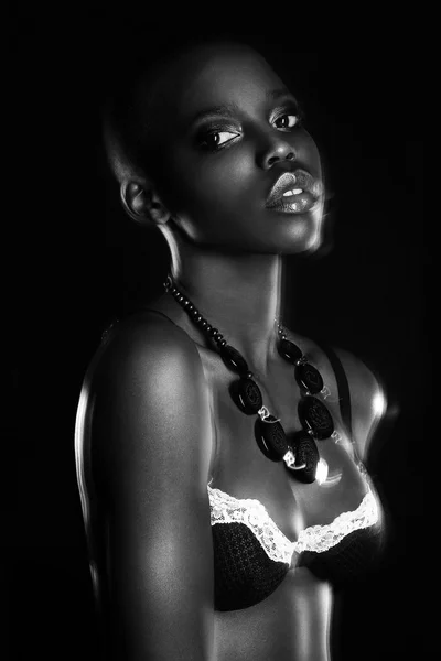 Unga etniska svart afroamerikanska brittisk kvinna — Stockfoto