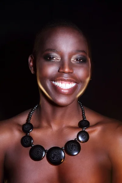 Černé africké móda pro mladé sexy modelu studiový portrét izolované v bílém — Stock fotografie