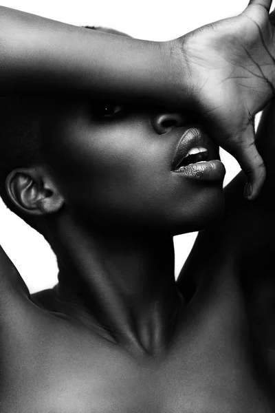 Schwarzafrikanische junge sexy Mode Modell Studio Porträt isoliert — Stockfoto