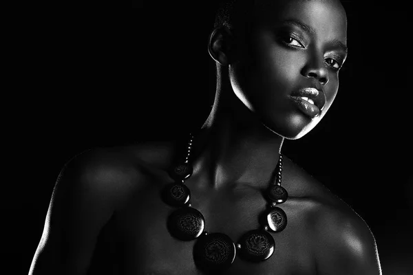 Czarnej Afryki młodych sexy moda model piękny portret studio — Zdjęcie stockowe