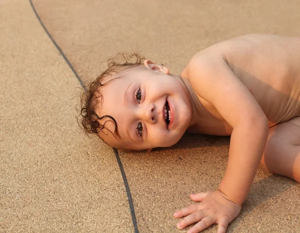 Chlapec se škodolibě směje — Stock fotografie