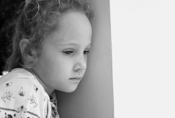 Portret van triest kind — Stockfoto