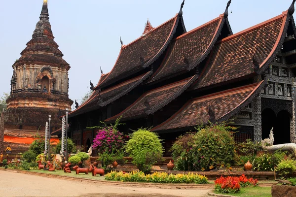 Ένα όμορφο παλιό ναό στην Ταϊλάνδη — Φωτογραφία Αρχείου