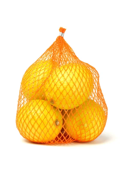 Citroner i plast nettning — Stockfoto