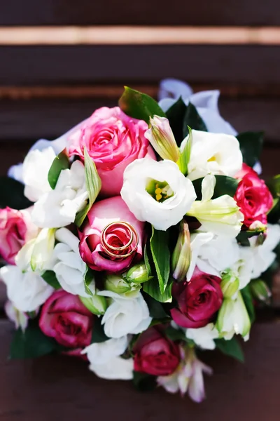 Beautiful wedding flowers bouquet — Stock Photo, Image
