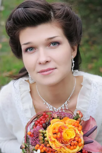 Krásná mladá nevěsta — Stock fotografie