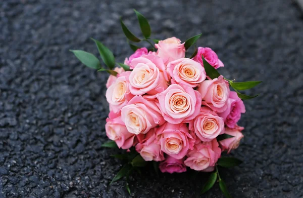 Прекрасный букет свадебных цветов — стоковое фото