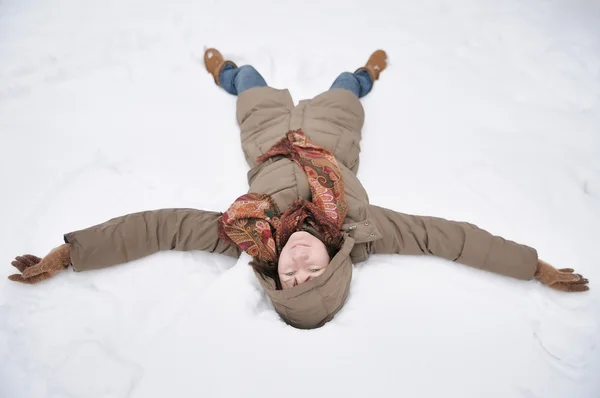 Kış eğlence - kar melek — Stok fotoğraf