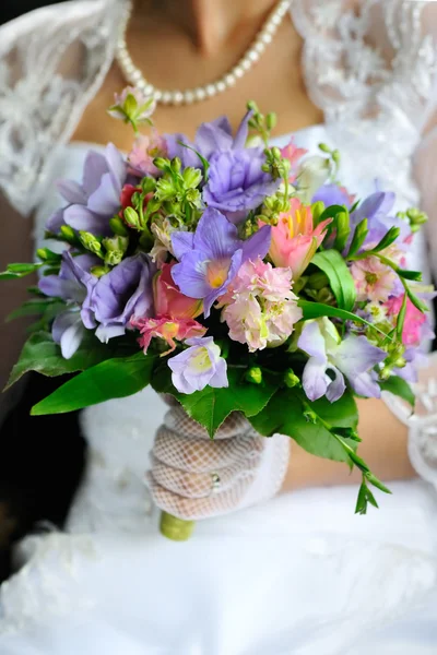 Bonito buquê de flores de casamento — Fotografia de Stock