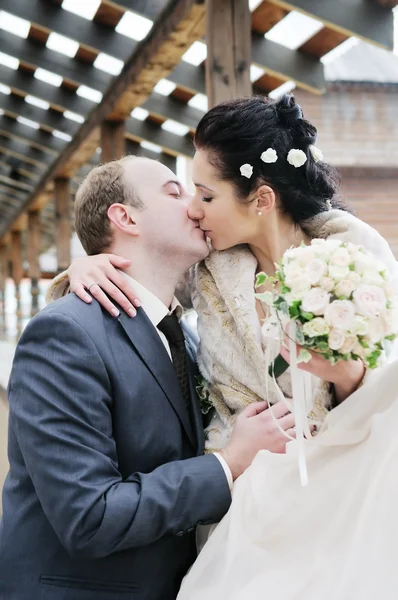 Krásná nevěsta a ženich — Stock fotografie