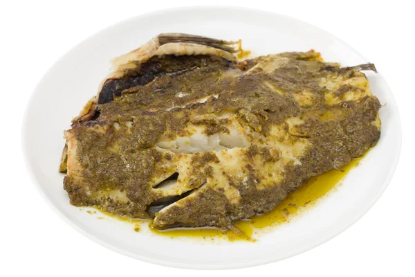 Fisch mit Sauce-Pesto auf dem Teller — Stockfoto