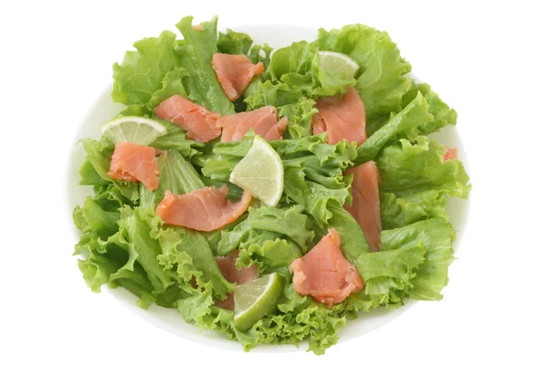 Salat mit gesalzenem Lachs — Stockfoto