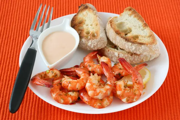 Shrimps with sauce and bread — Stock Photo, Image