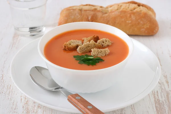 Suppe in der weißen Schüssel — Stockfoto