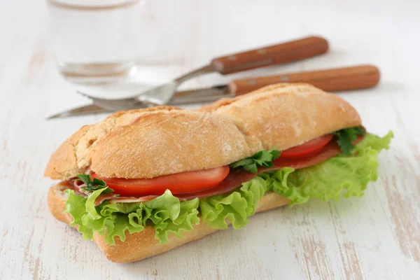 Sandwich with ham and tomato — Stock Photo, Image