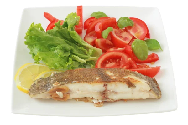 Gebratener Fisch mit Salat — Stockfoto