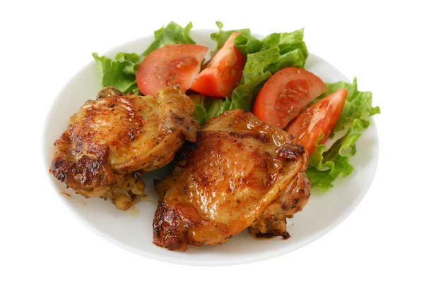 Жареная курица с салатом — стоковое фото