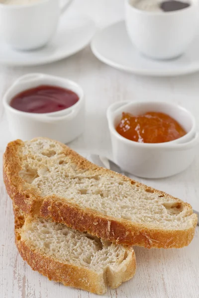 Pan con mermelada en cuencos — Foto de Stock