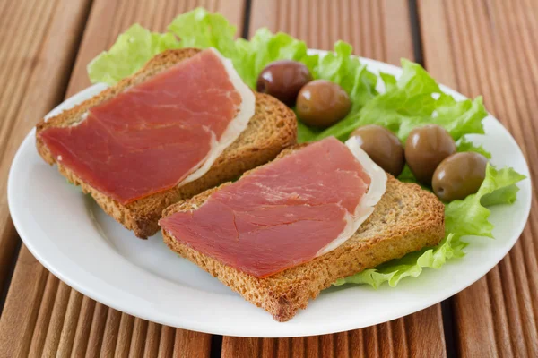 Toasts with prosciutto — Stock Photo, Image