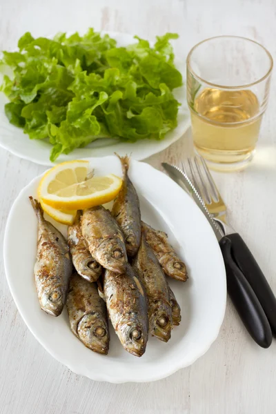 Fried fish with lemon — Stock Photo, Image