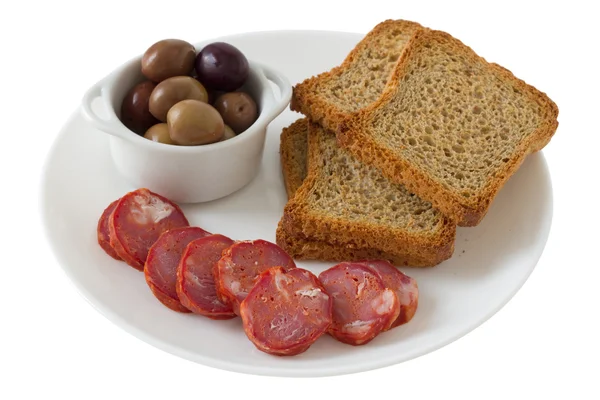 Сосиски с тостами и оливками — стоковое фото