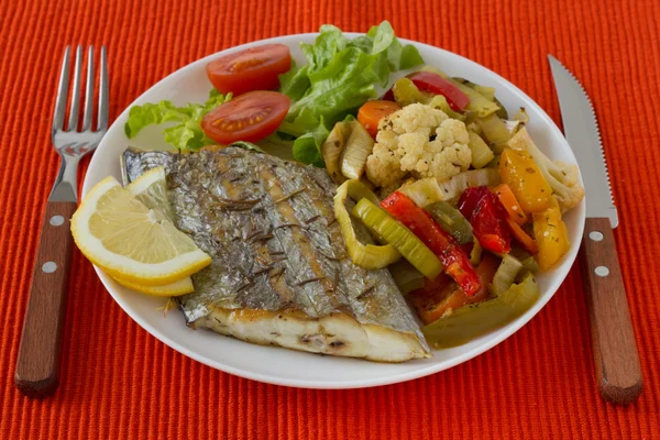 Fried swordfish with vegetables — Stock Photo, Image
