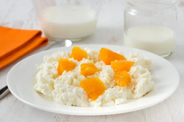 Cottage cheese with orange on the plate — Stock Photo, Image