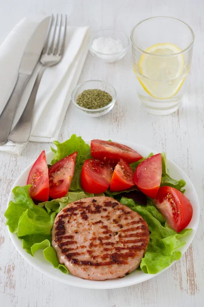 Fried turkey hamburger with salad — Stock Photo, Image