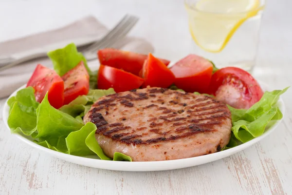 Fried turkey hamburger with salad — Stock Photo, Image