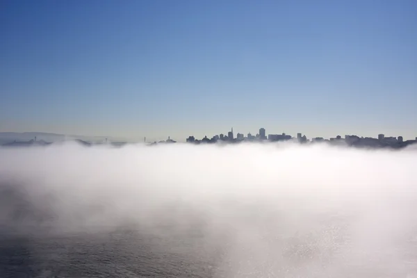 San Francisco di pagi yang berkabut — Stok Foto