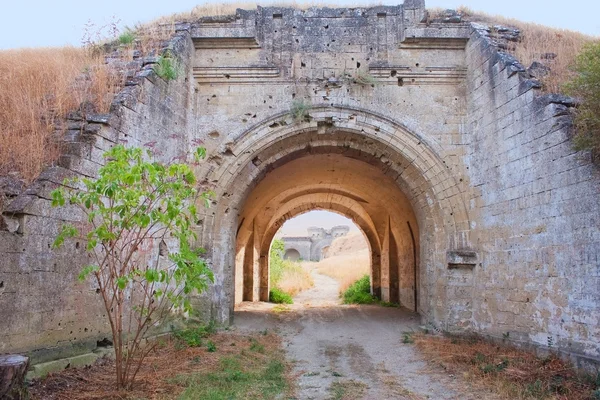 Gates in fortress in Kerch, Crimea — Stock Photo, Image