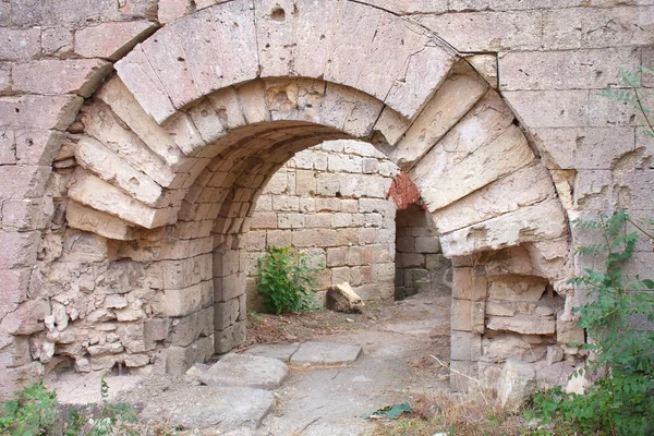 Ворота древней крепости в Керчи — стоковое фото