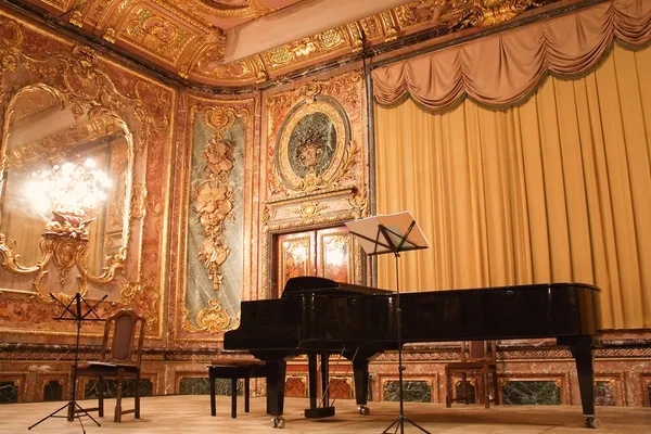 Концерт рояль в Polovtsov особняка - будинку архітектора Стокова Картинка