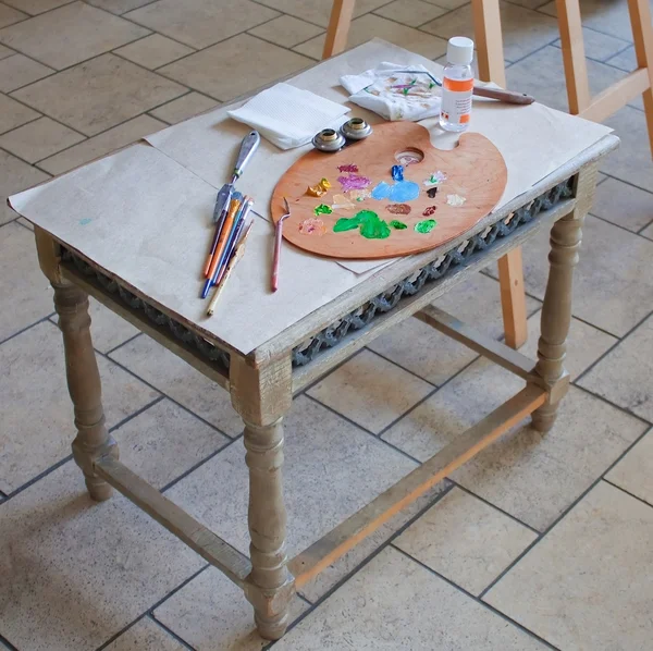 Accesorios para pintar sobre la mesa — Foto de Stock