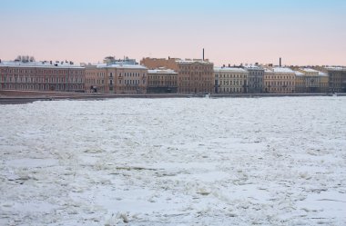 Kutuzov dolgu ve dondurulmuş neva nehir, st. petersburg, Rusya Federasyonu