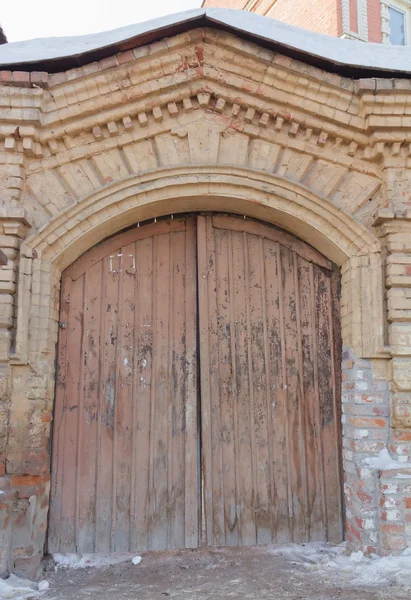 Una vieja puerta en el centro de Kazán —  Fotos de Stock