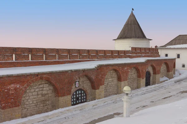 Fragmento de torre y pared en Kremlin, Kazán, Rusia — Foto de Stock